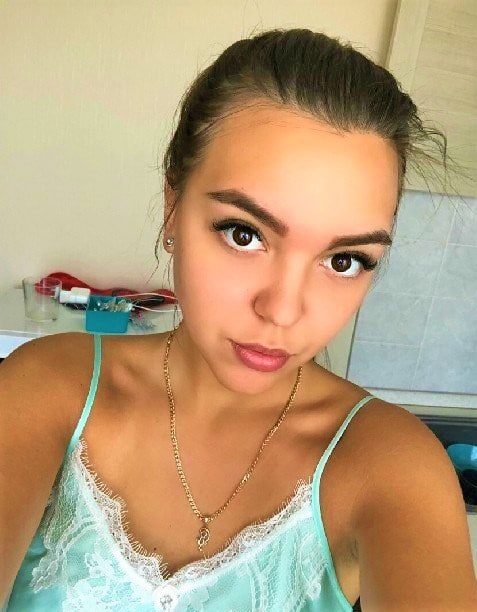 Валя Проститутка Питера у метро Невский Проспект